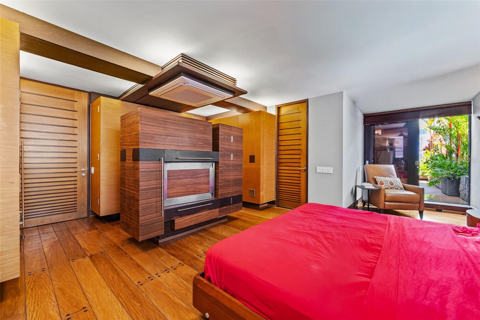 ROMAN MANSIONS - Residential