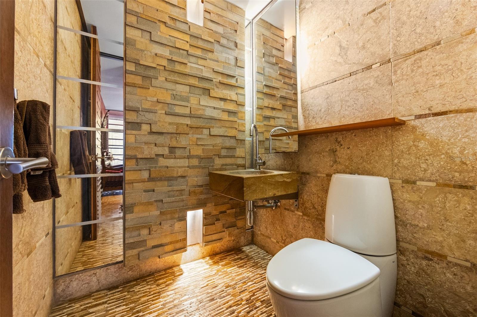 ROMAN MANSIONS - Residential