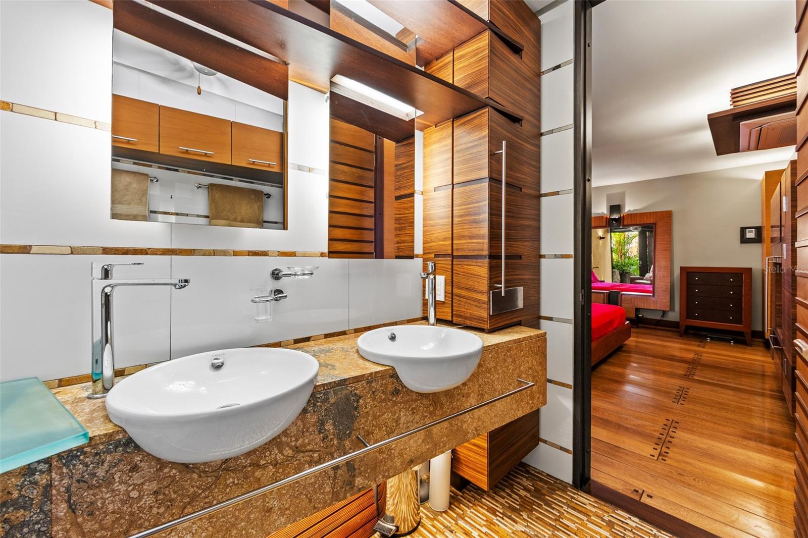 ROMAN MANSIONS - Residential