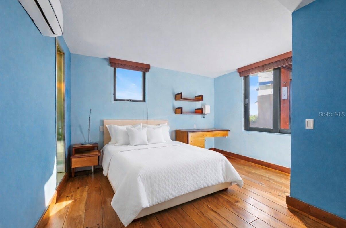 ROMAN MANSIONS - Residential