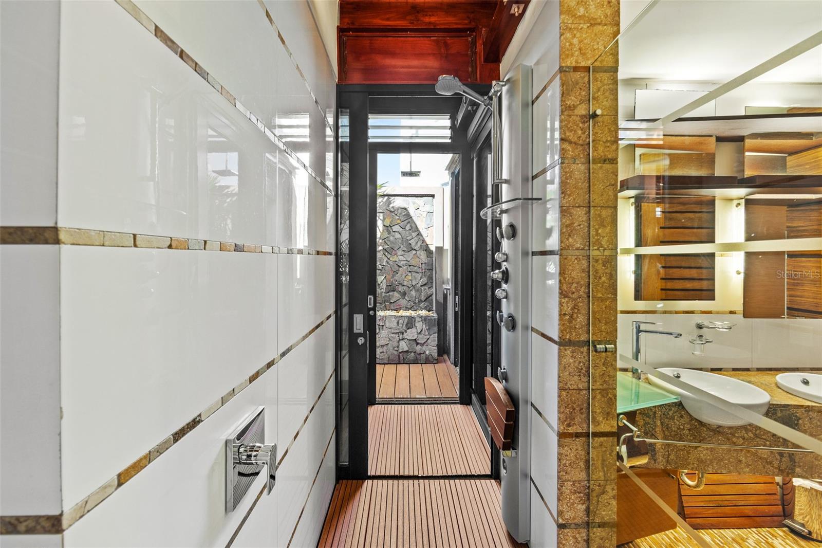 ROMAN MANSIONS - Residential