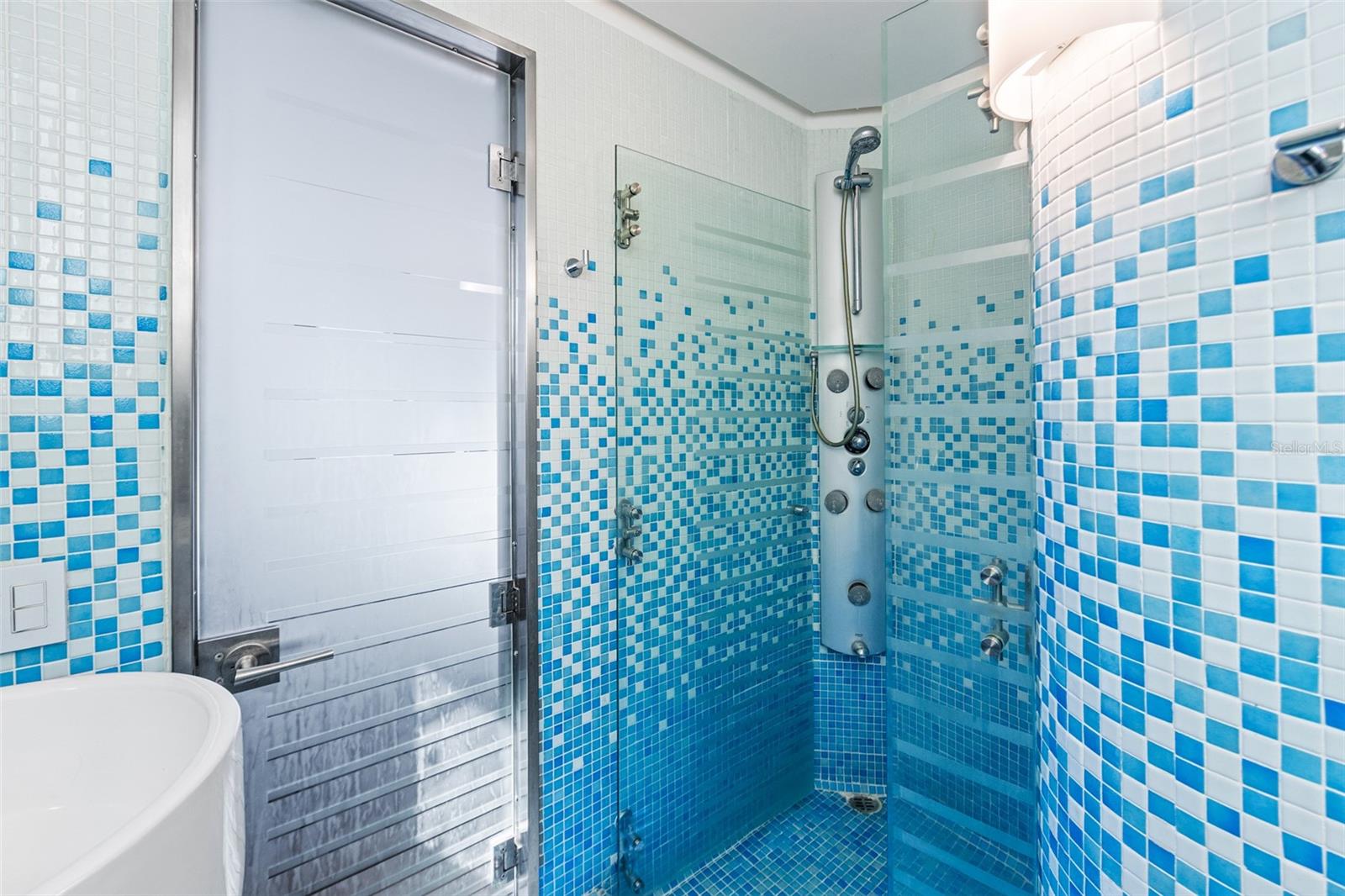 ROMAN MANSIONS - Residential