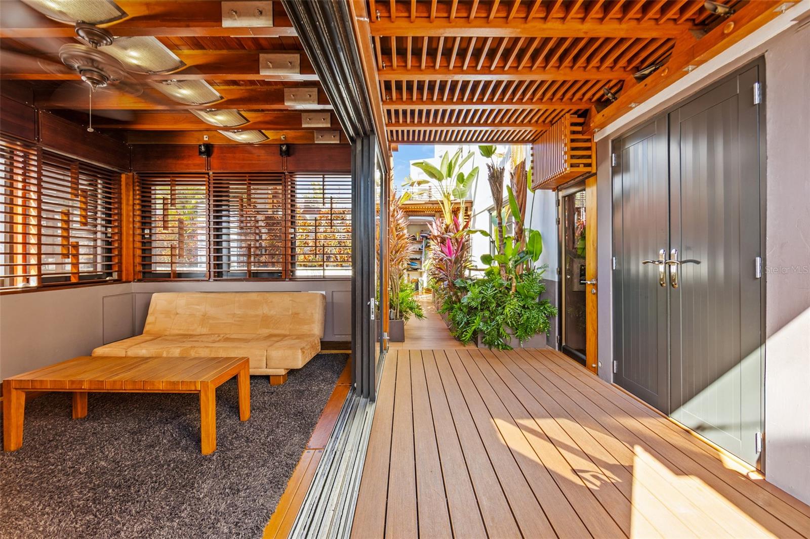 ROMAN MANSIONS - Residential