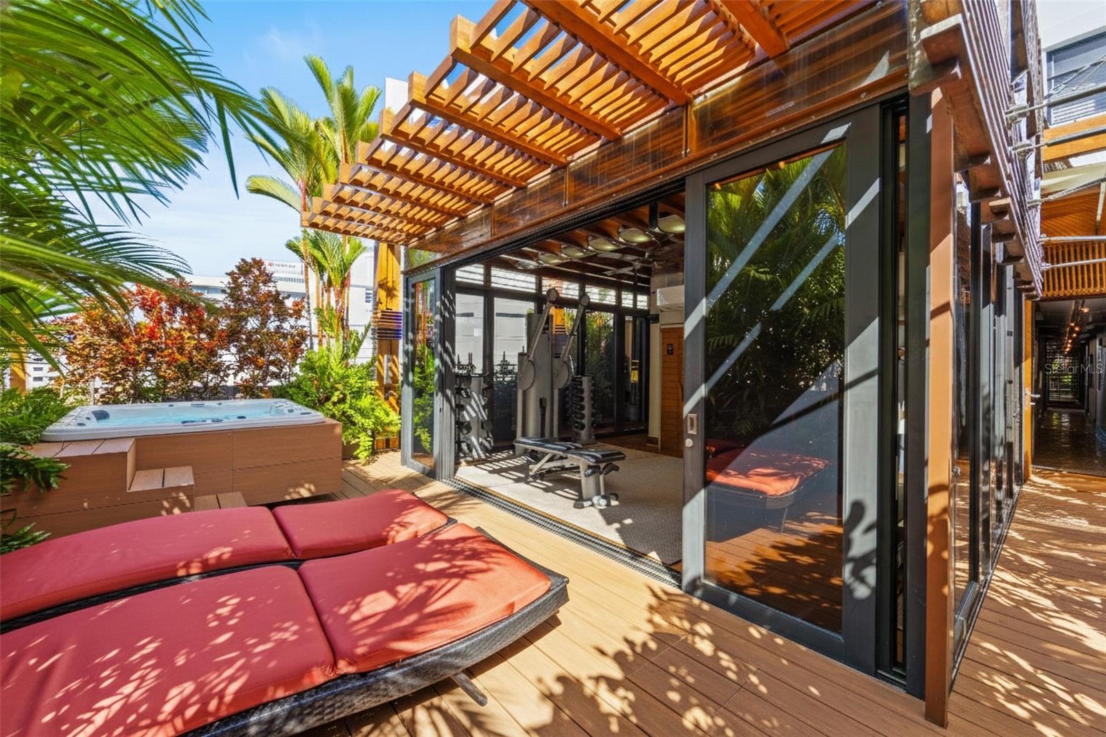 ROMAN MANSIONS - Residential