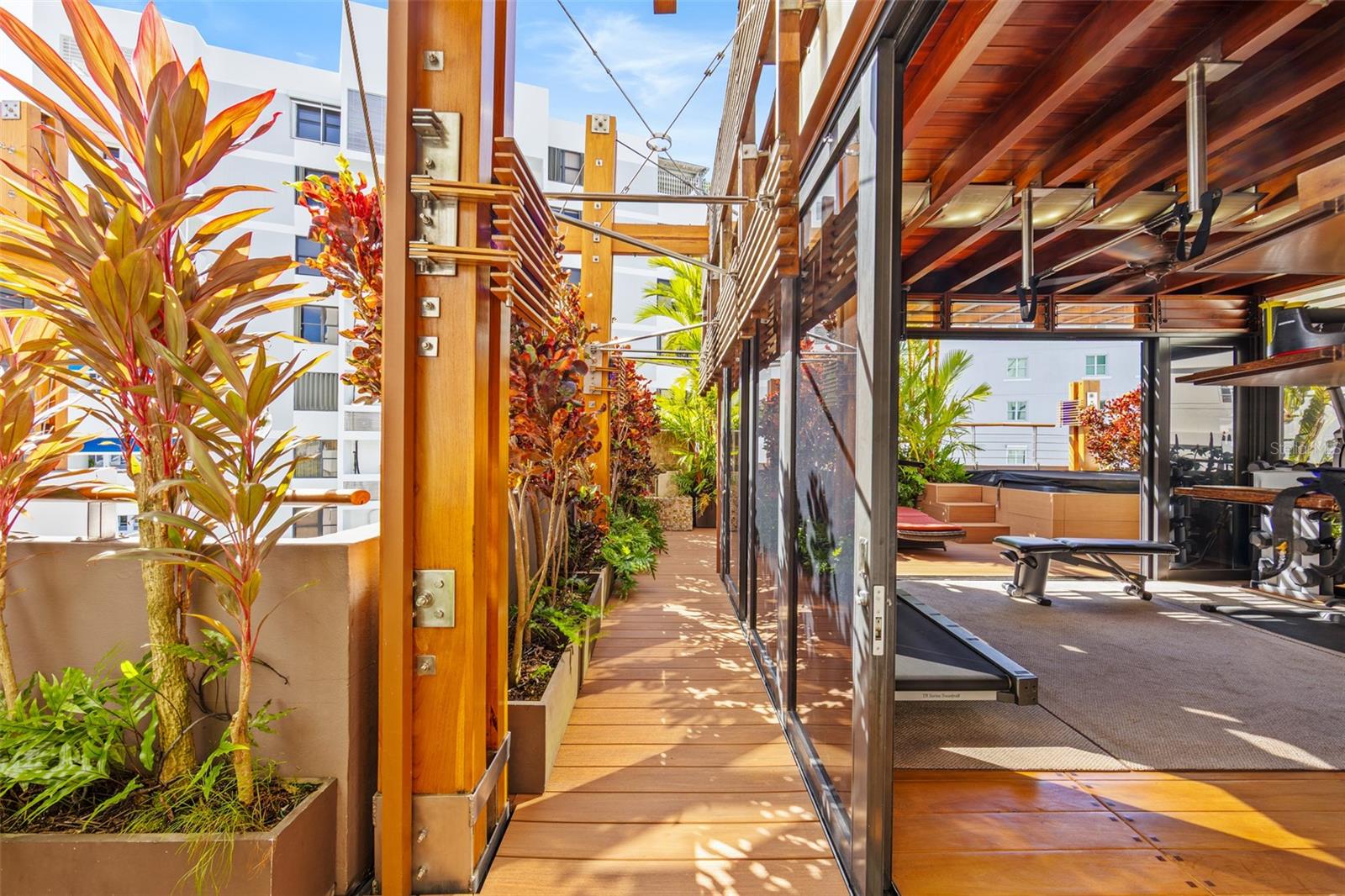 ROMAN MANSIONS - Residential