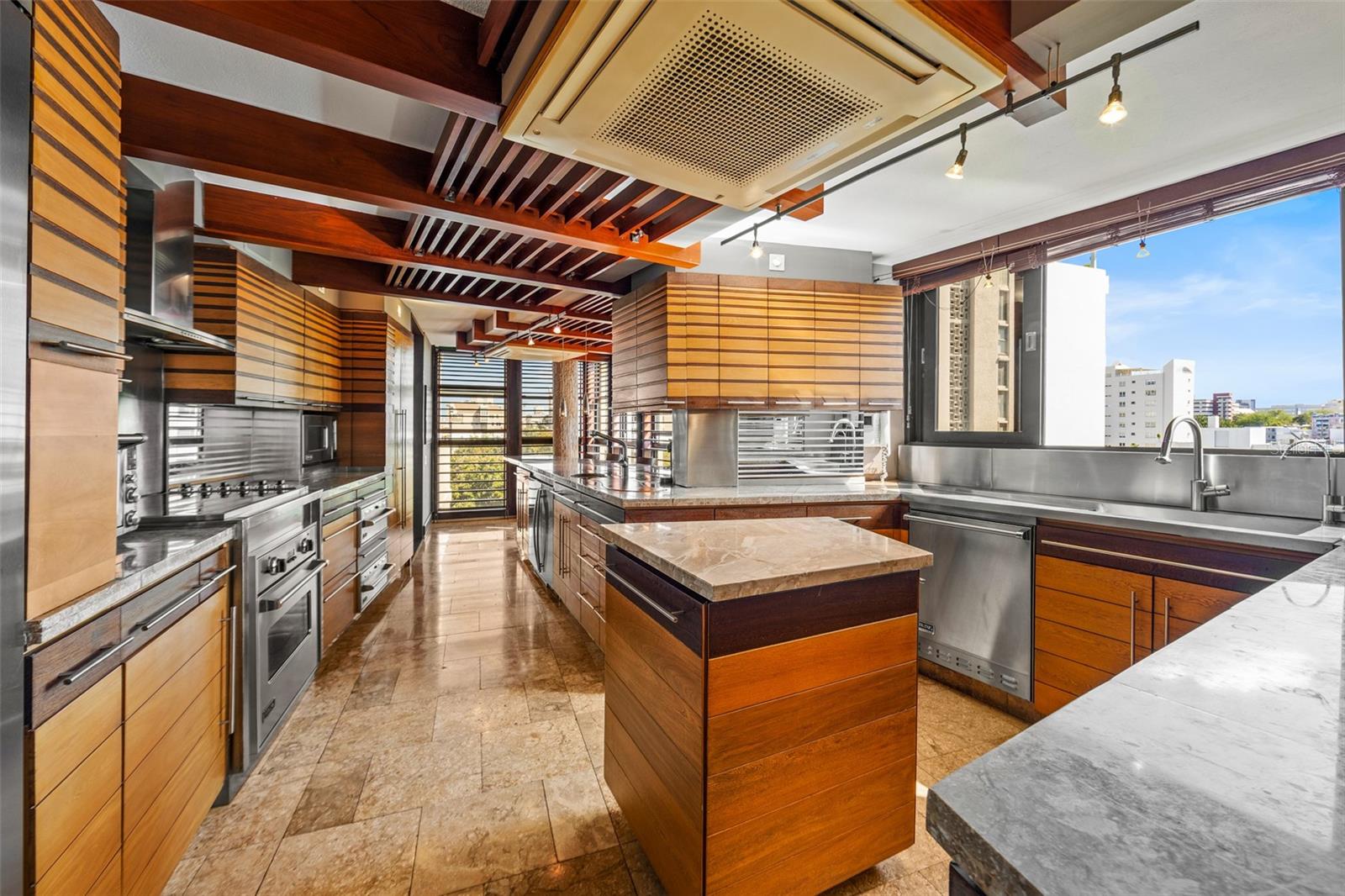 ROMAN MANSIONS - Residential