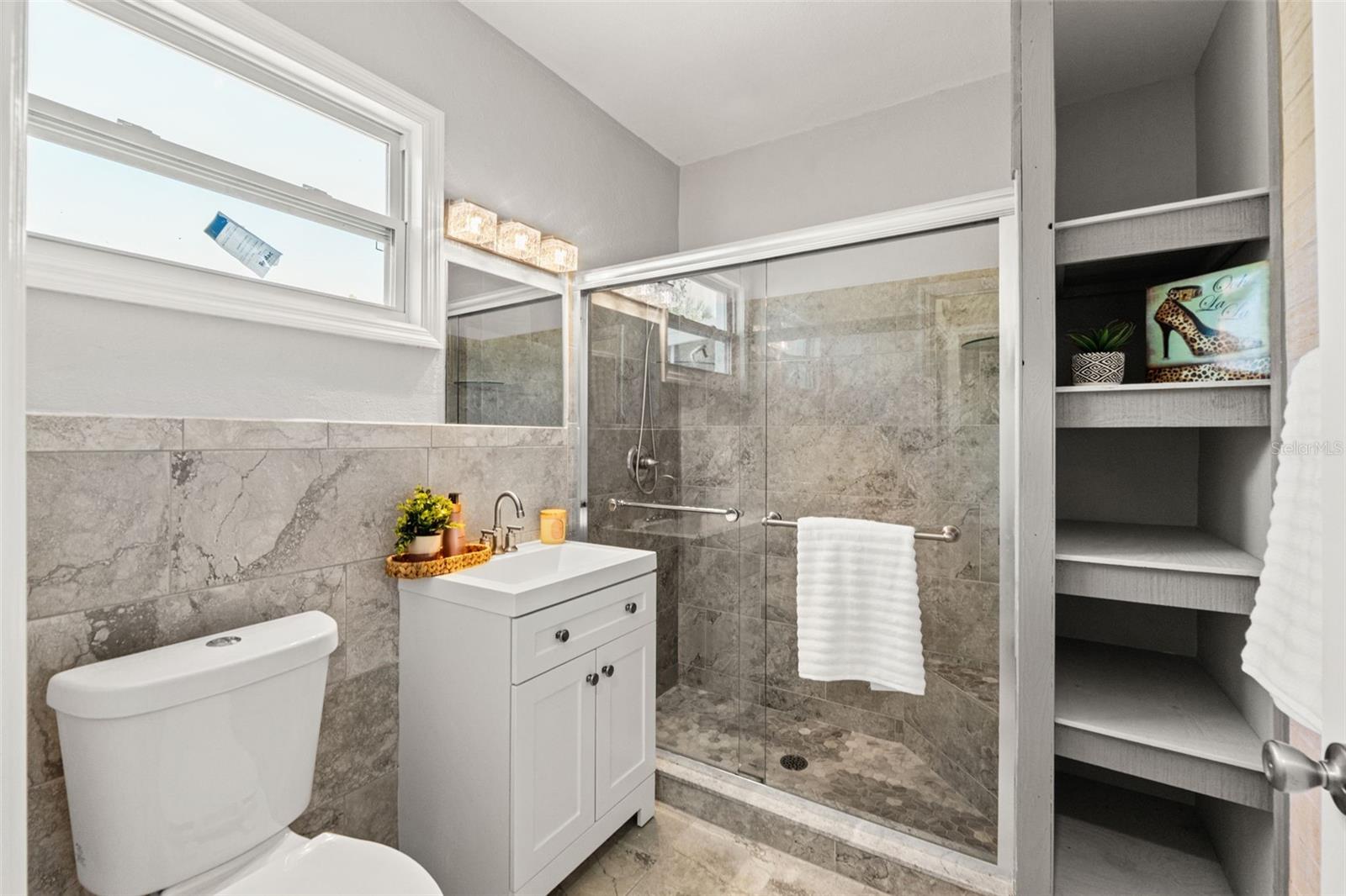 SUNNY SHORES - Residential