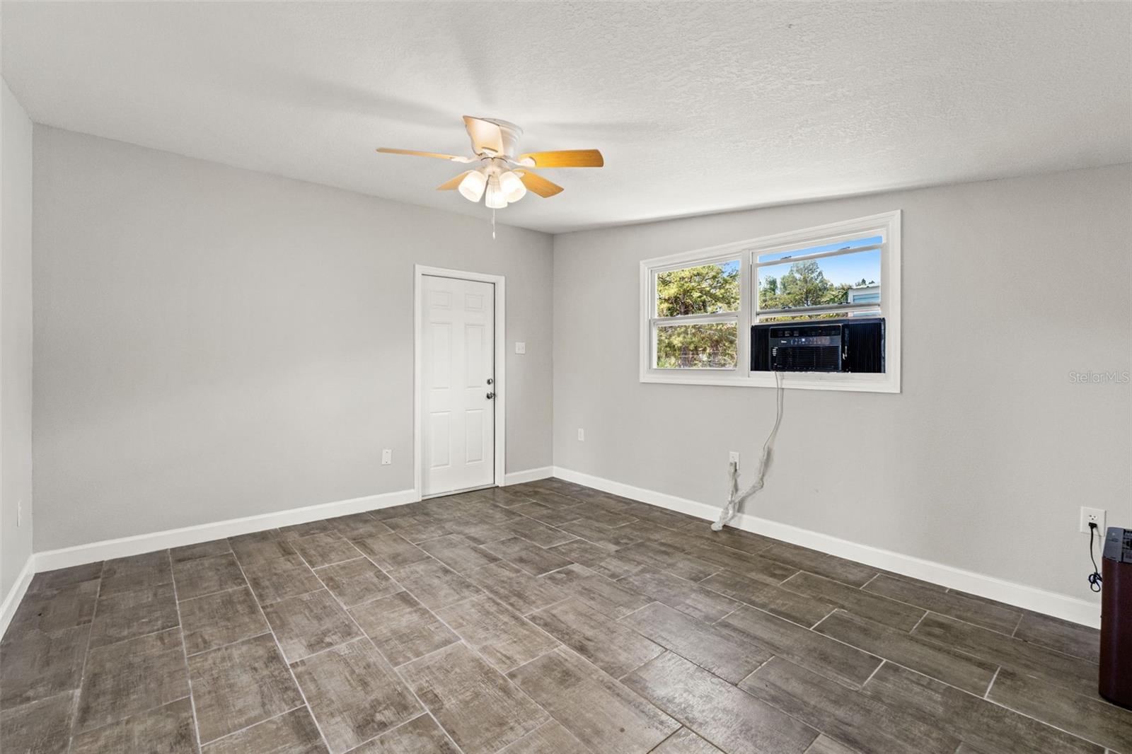 SUNNY SHORES - Residential
