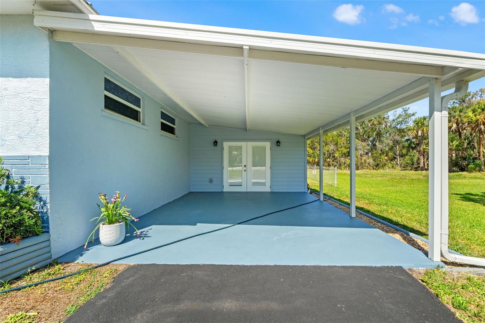 SUNNY SHORES - Residential
