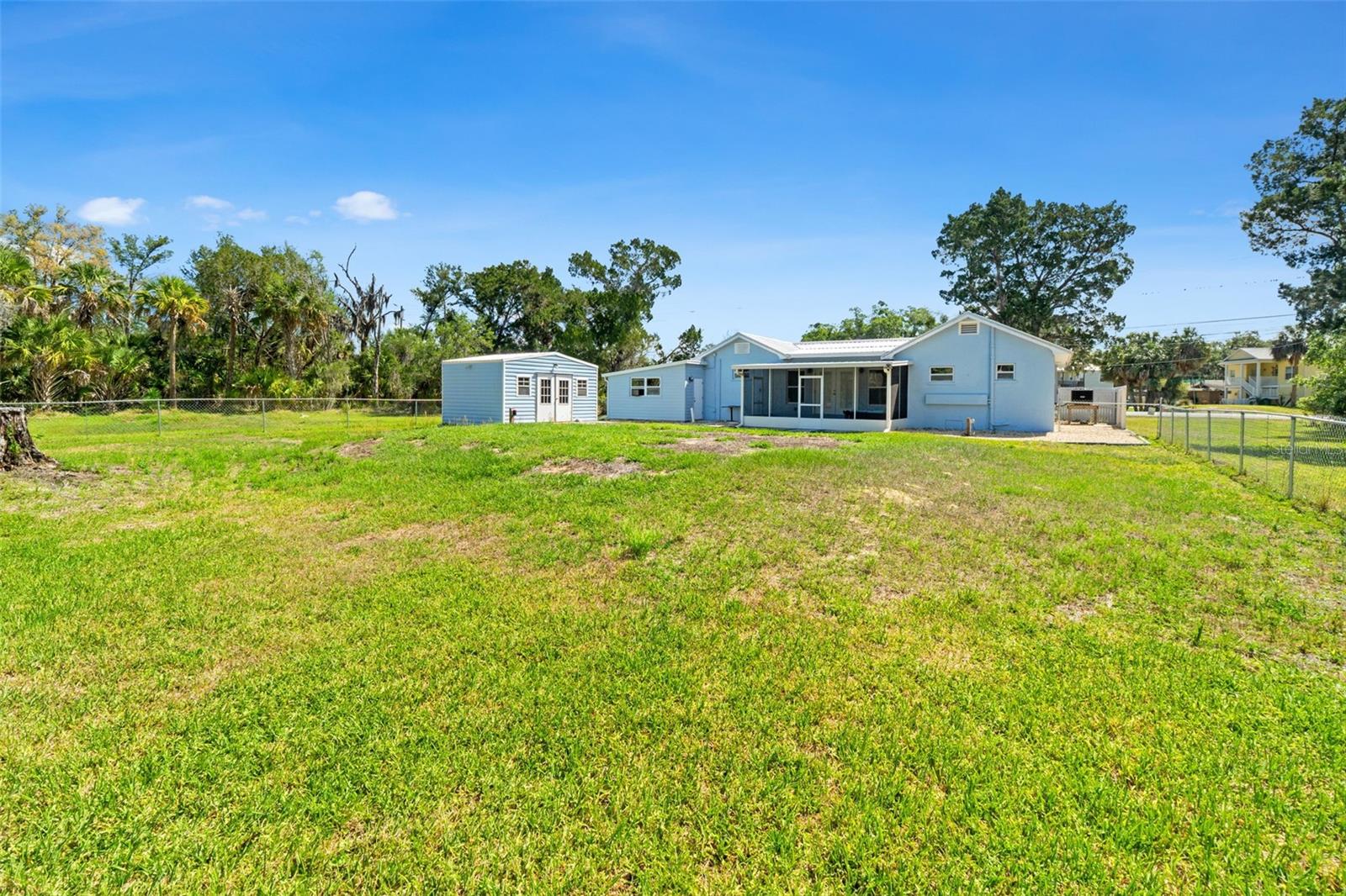 SUNNY SHORES - Residential