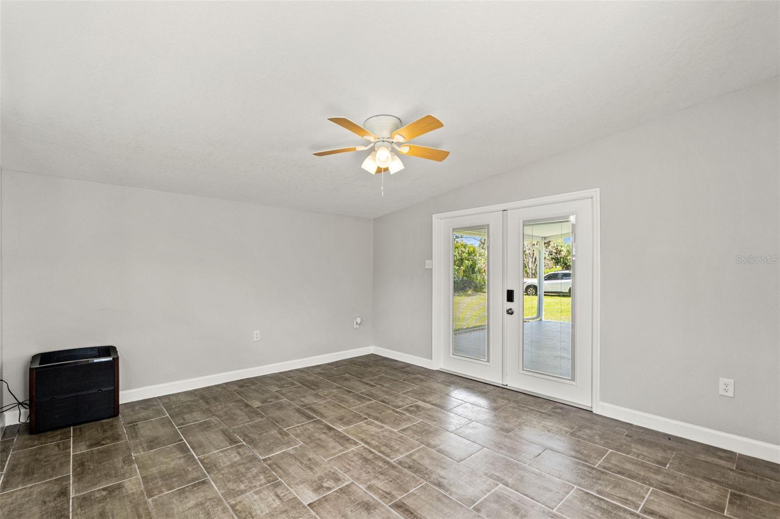 SUNNY SHORES - Residential
