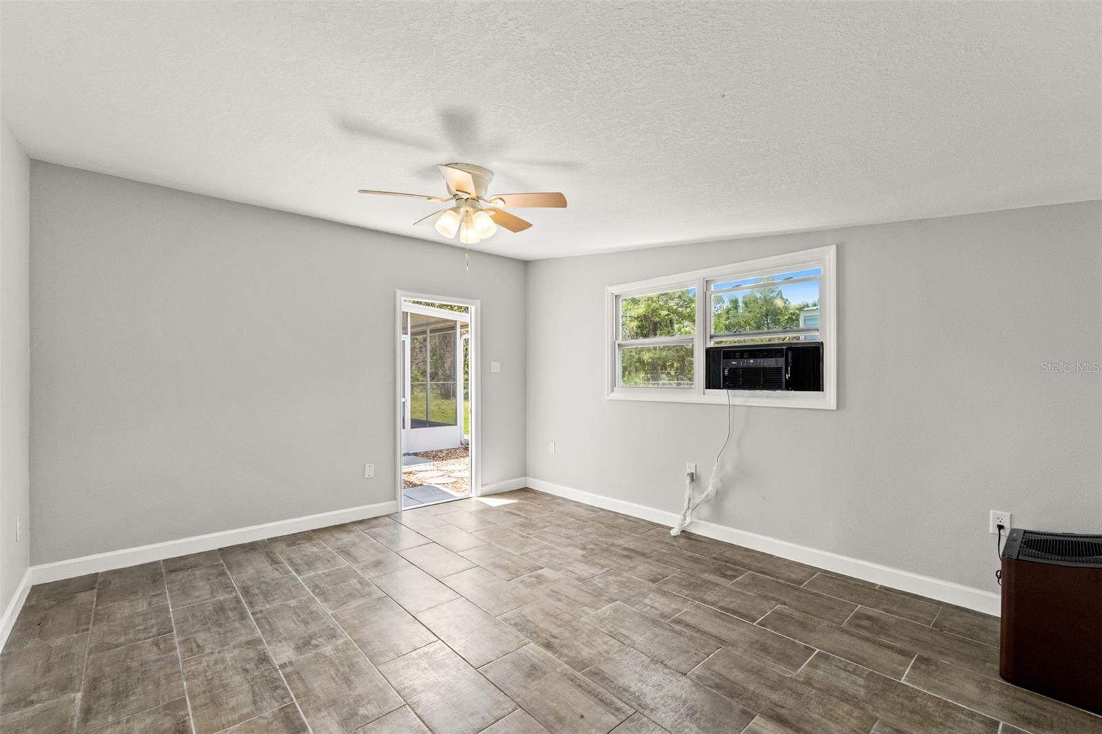 SUNNY SHORES - Residential