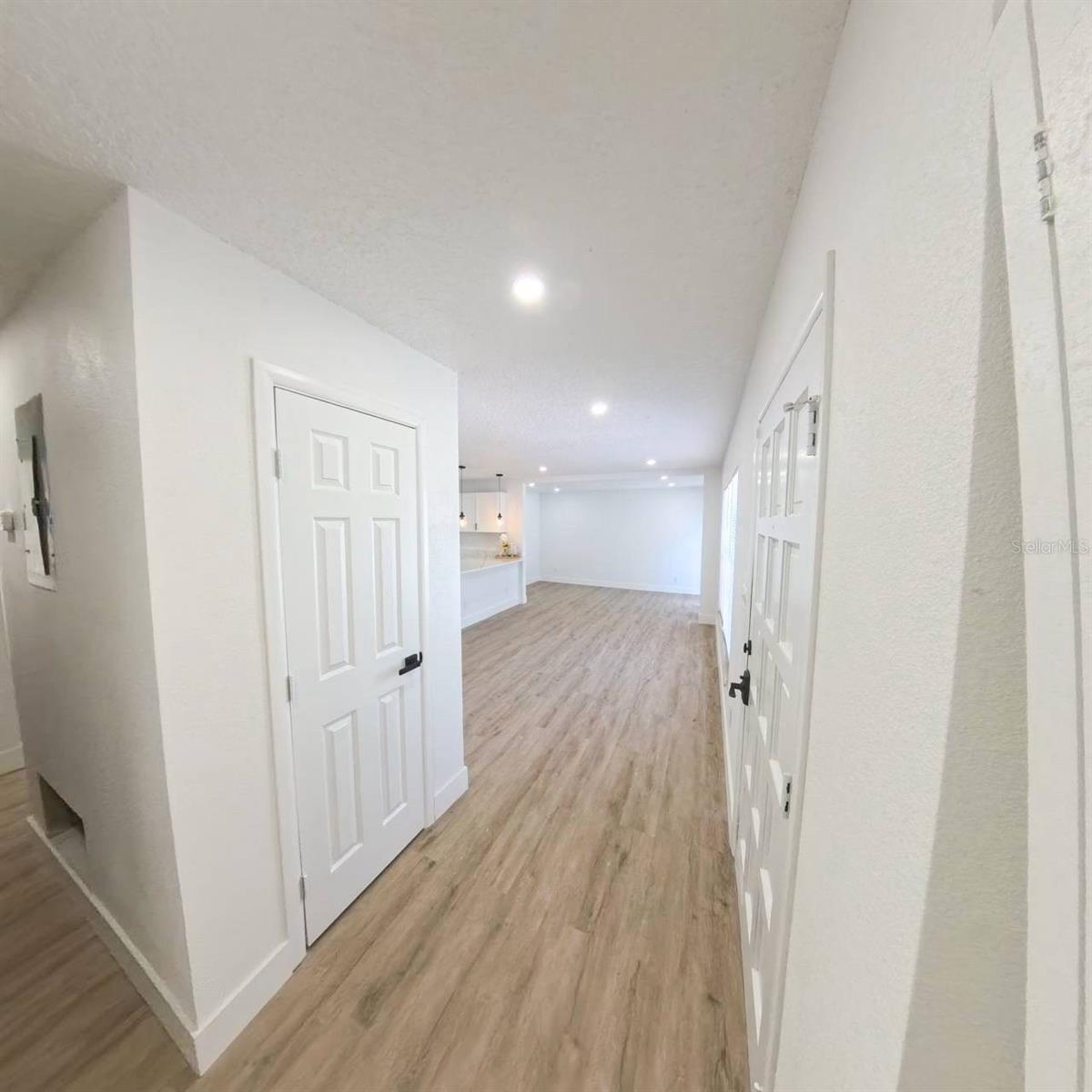 TWIN LAKES MANOR - Residential