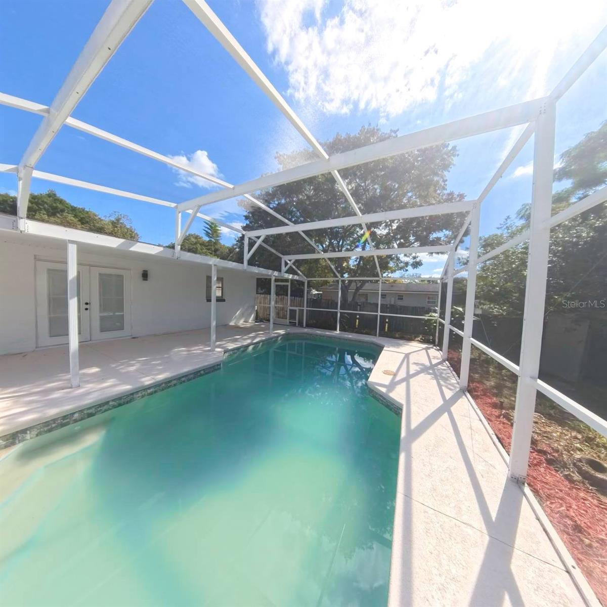 TWIN LAKES MANOR - Residential