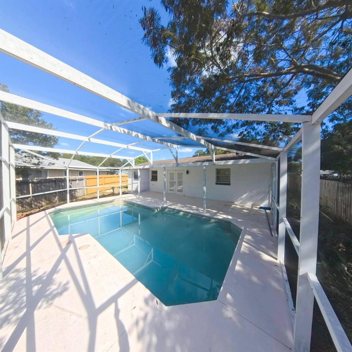 TWIN LAKES MANOR - Residential