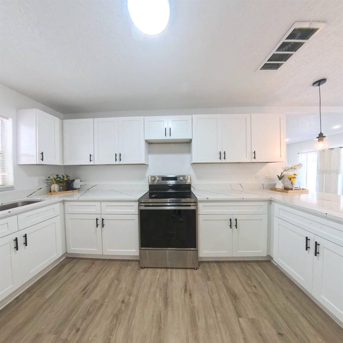 TWIN LAKES MANOR - Residential