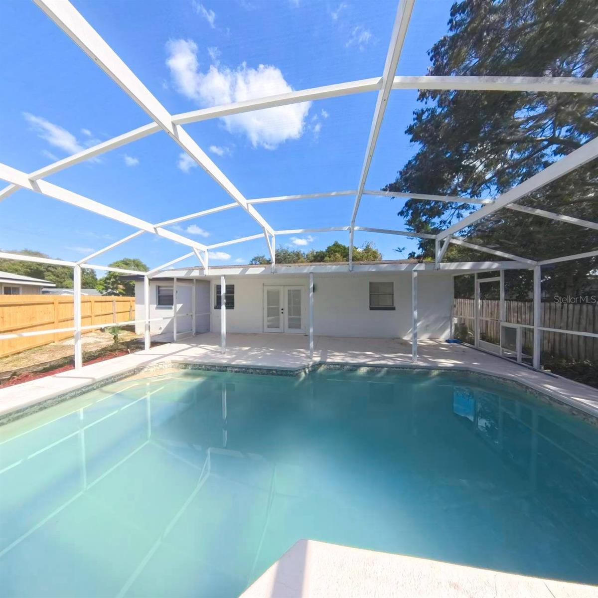 TWIN LAKES MANOR - Residential