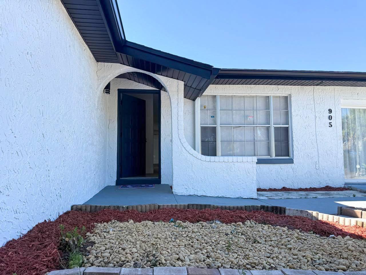 TWIN LAKES MANOR - Residential