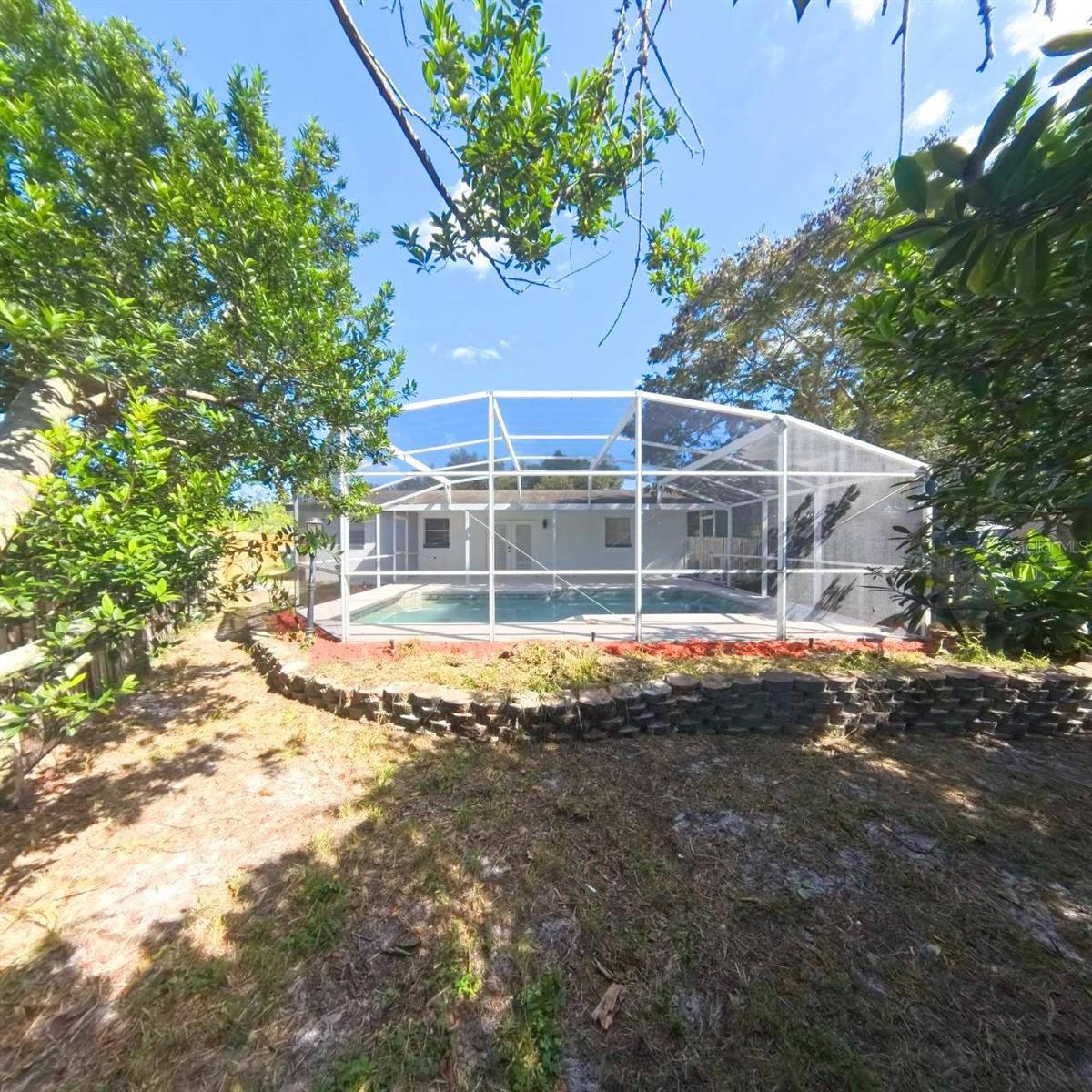 TWIN LAKES MANOR - Residential