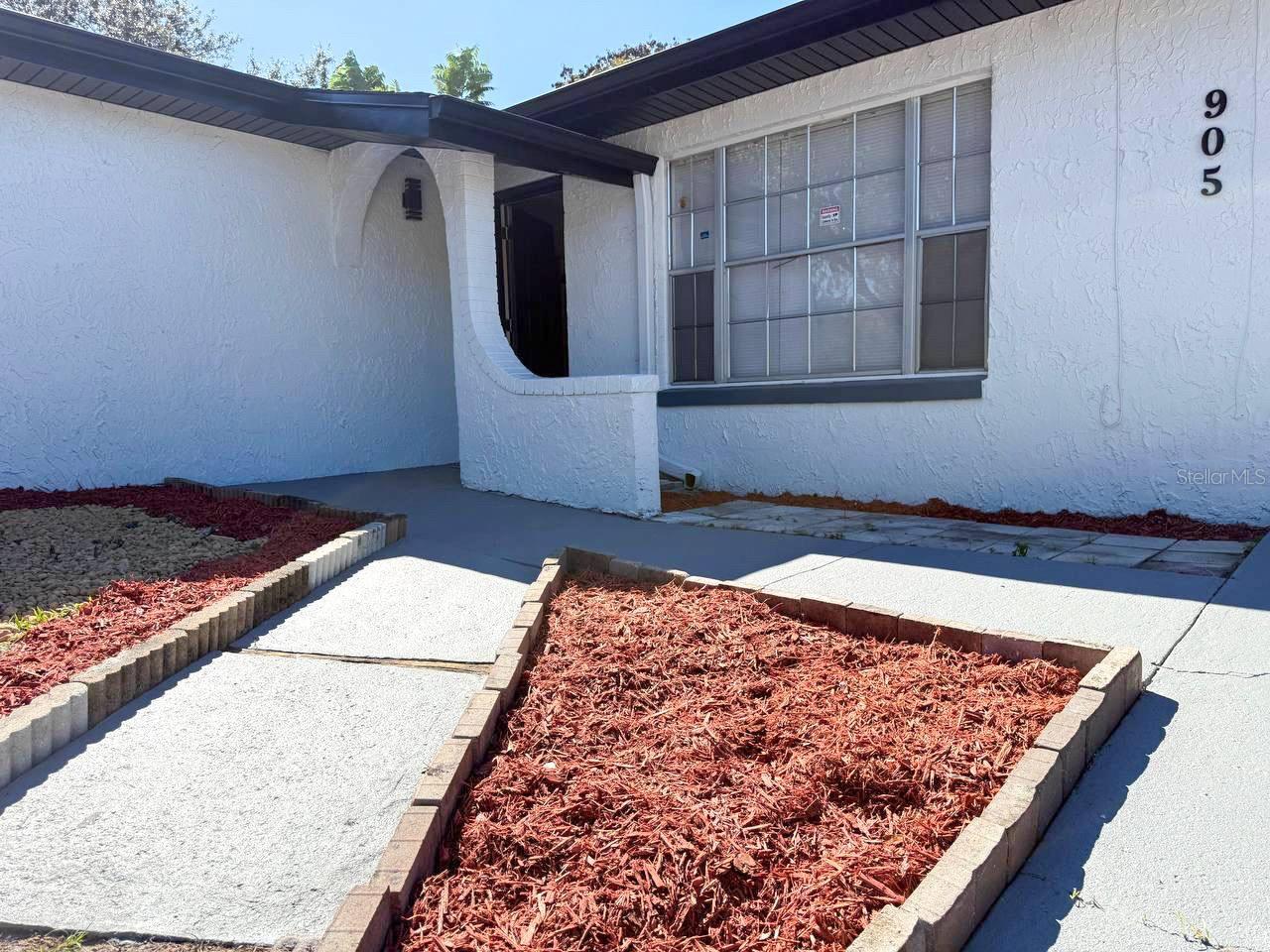 TWIN LAKES MANOR - Residential