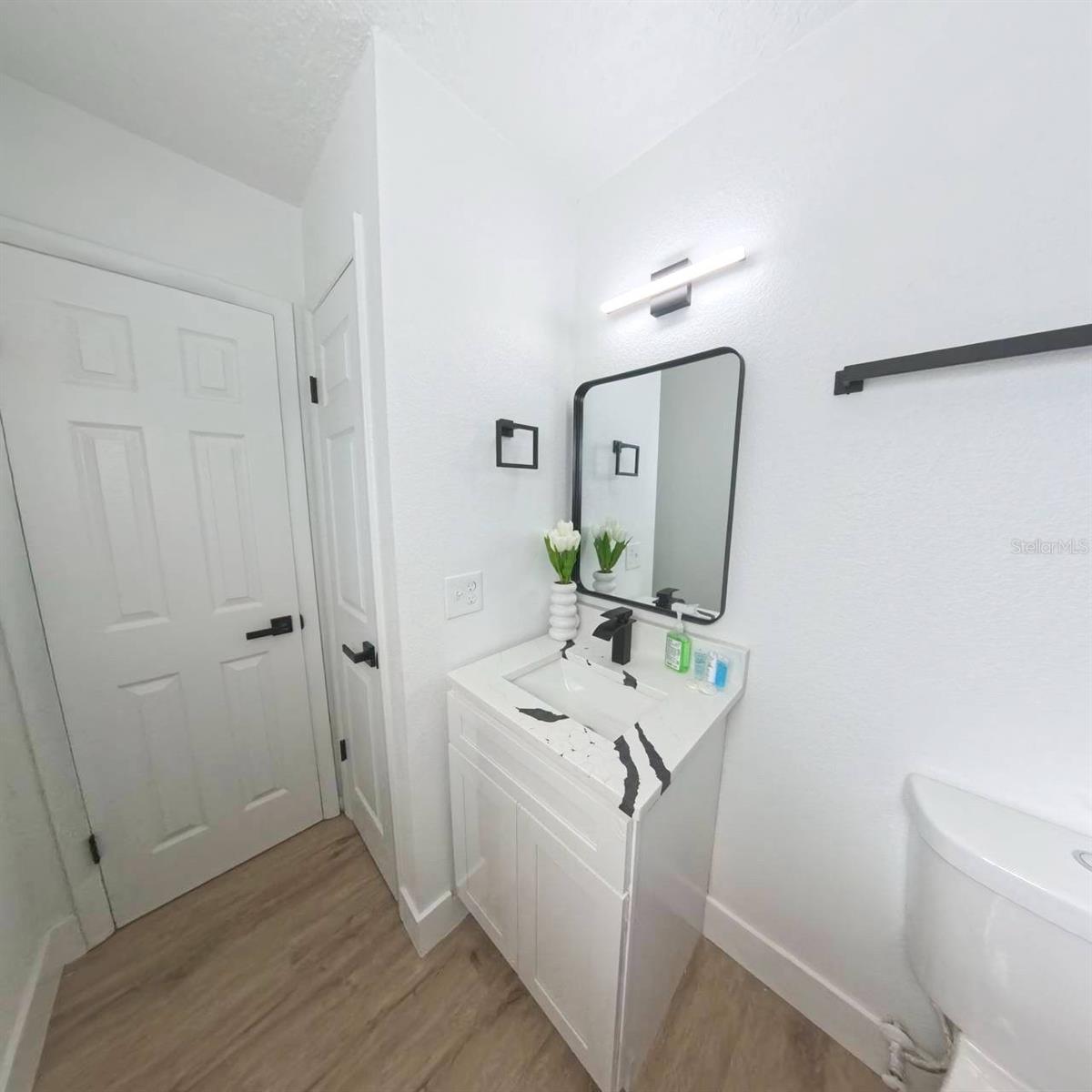 TWIN LAKES MANOR - Residential