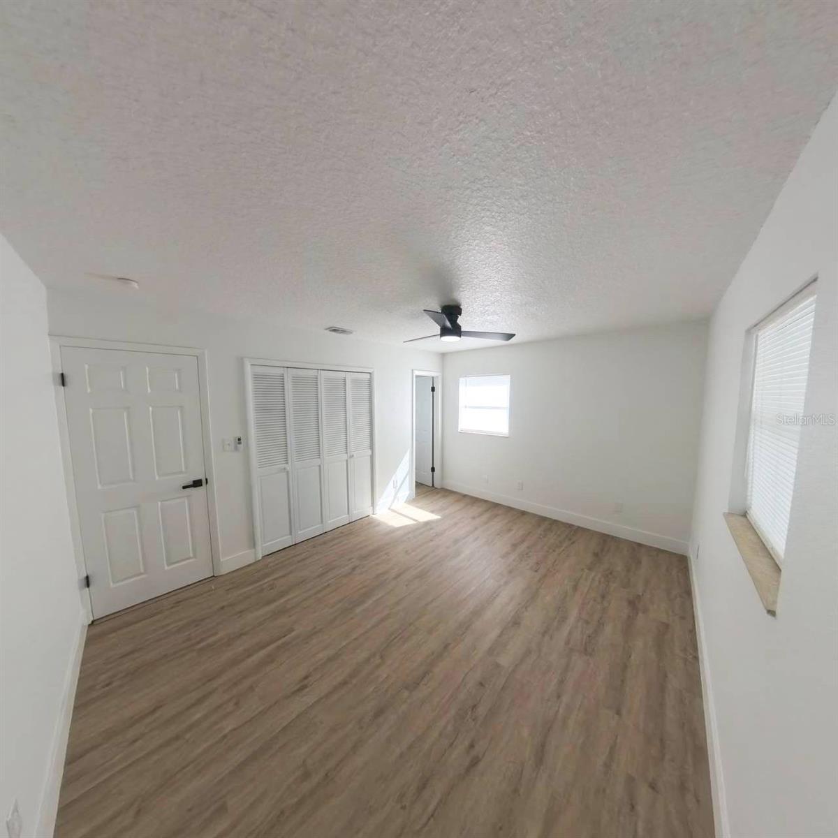 TWIN LAKES MANOR - Residential