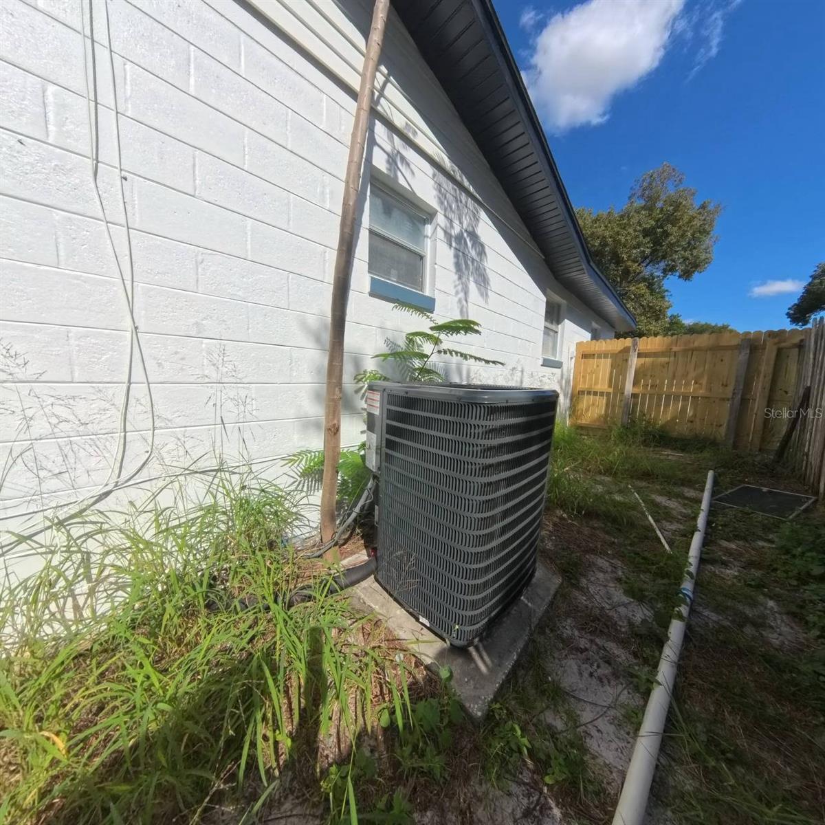 TWIN LAKES MANOR - Residential