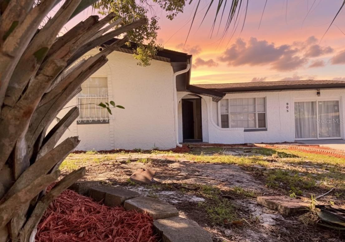 TWIN LAKES MANOR - Residential