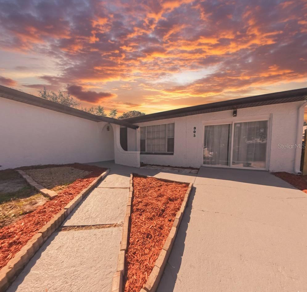 TWIN LAKES MANOR - Residential