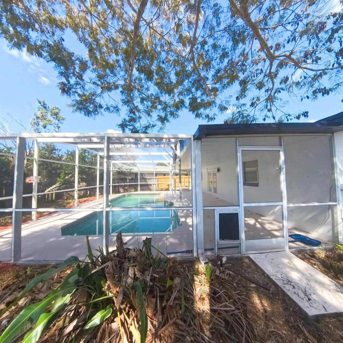 TWIN LAKES MANOR - Residential