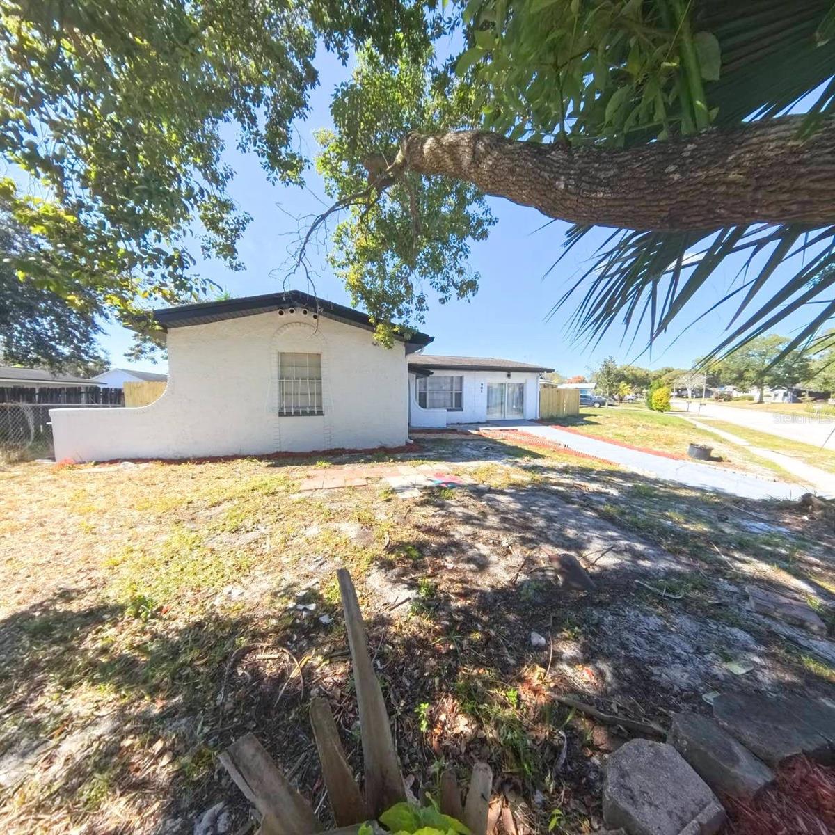 TWIN LAKES MANOR - Residential