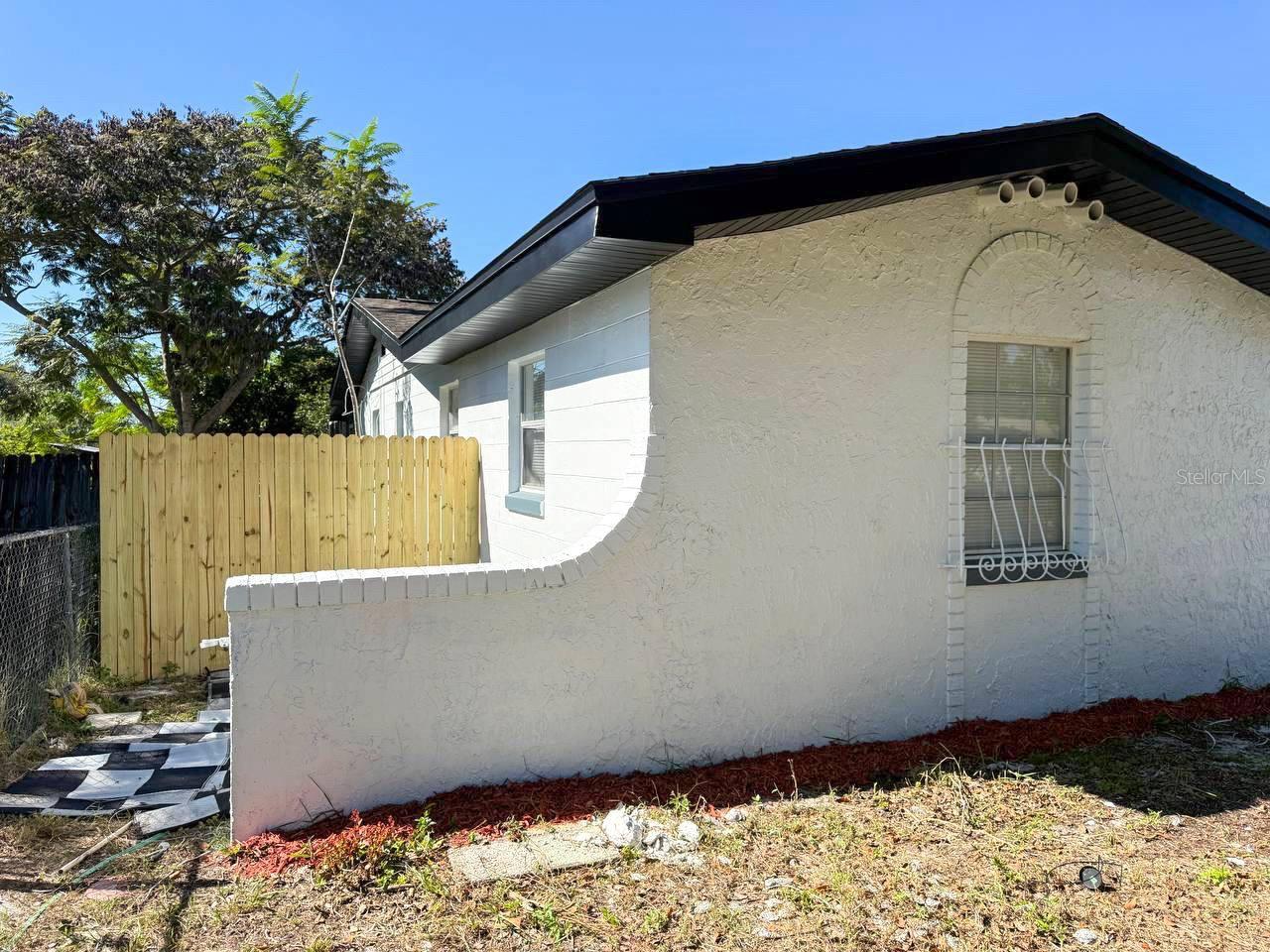 TWIN LAKES MANOR - Residential