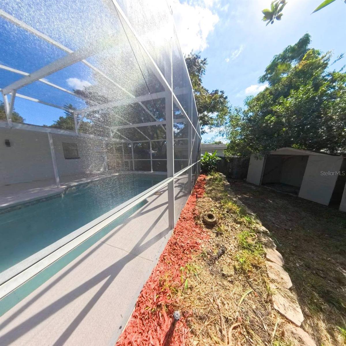 TWIN LAKES MANOR - Residential