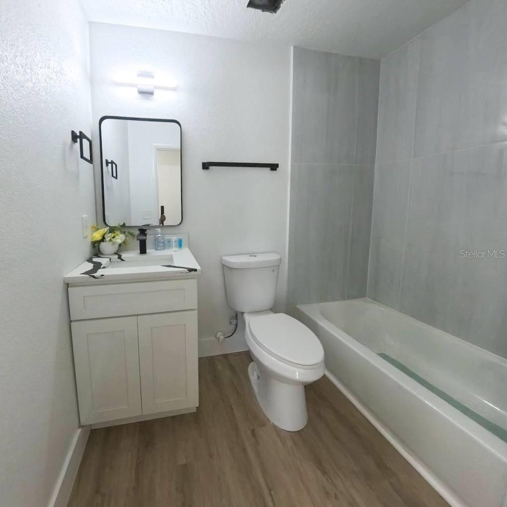 TWIN LAKES MANOR - Residential