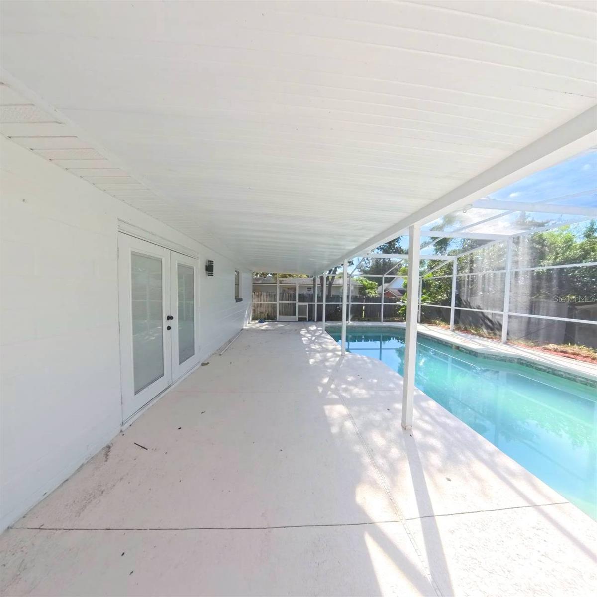 TWIN LAKES MANOR - Residential