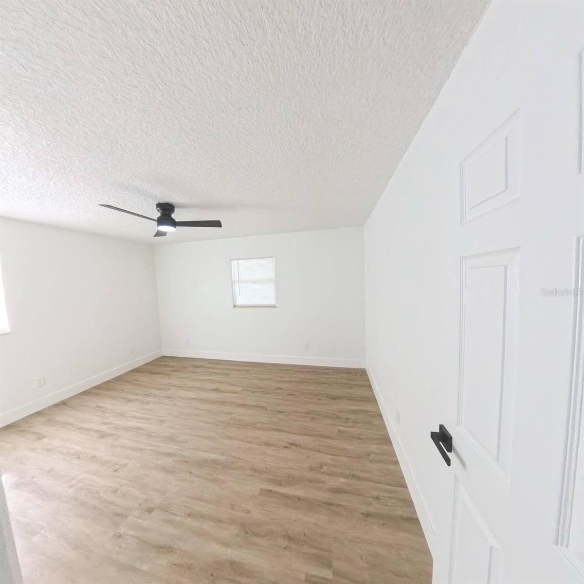 TWIN LAKES MANOR - Residential