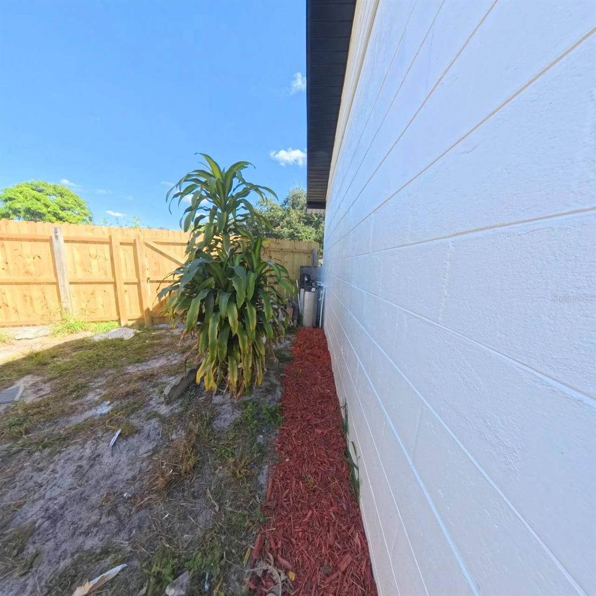 TWIN LAKES MANOR - Residential