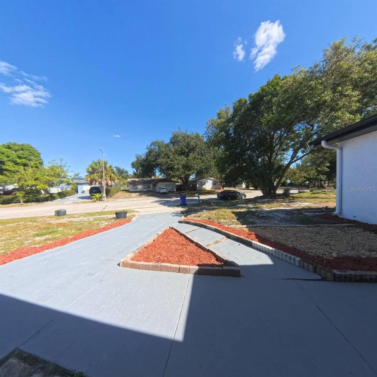 TWIN LAKES MANOR - Residential