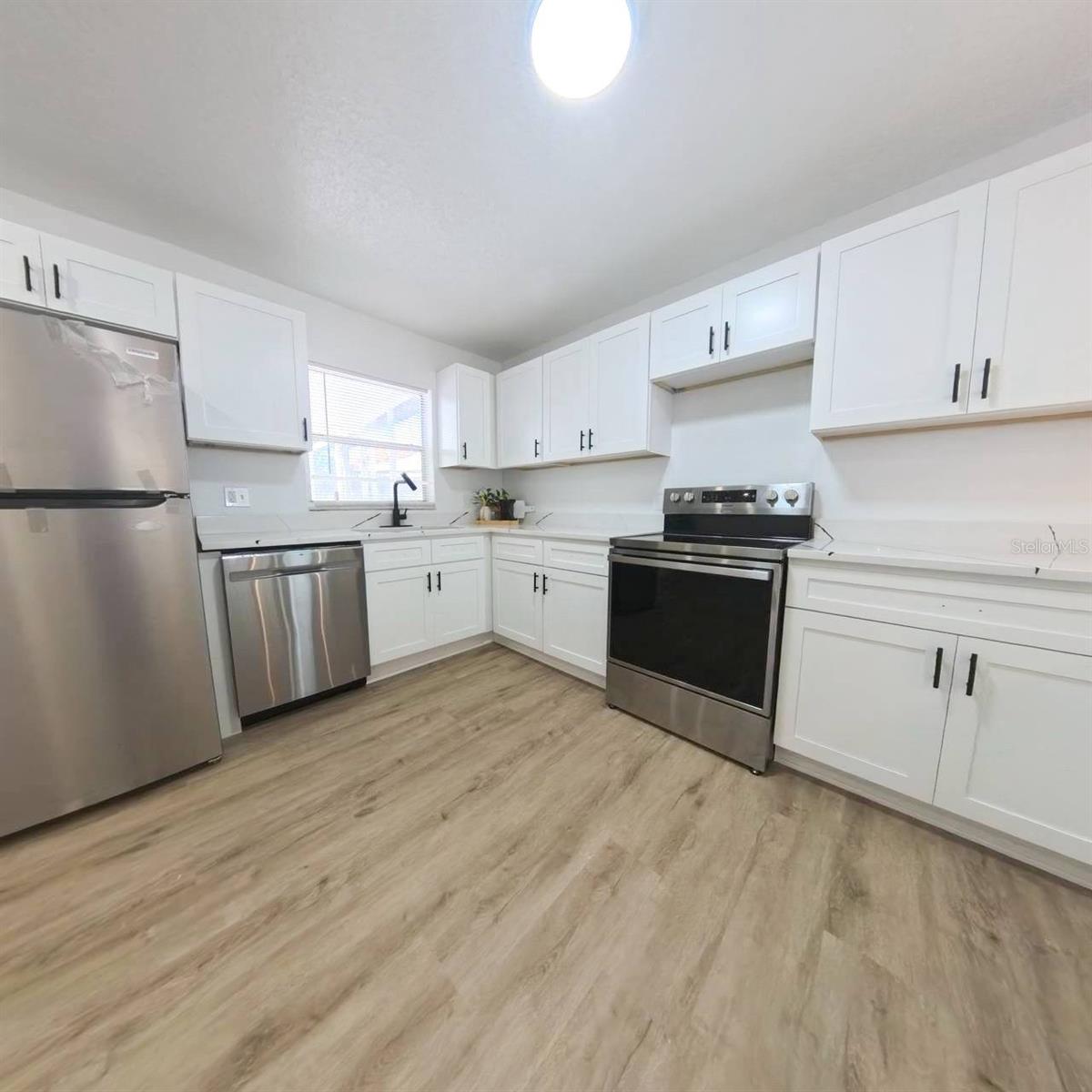 TWIN LAKES MANOR - Residential