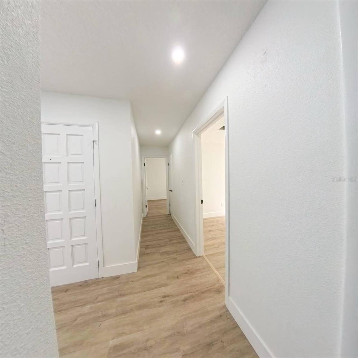 TWIN LAKES MANOR - Residential