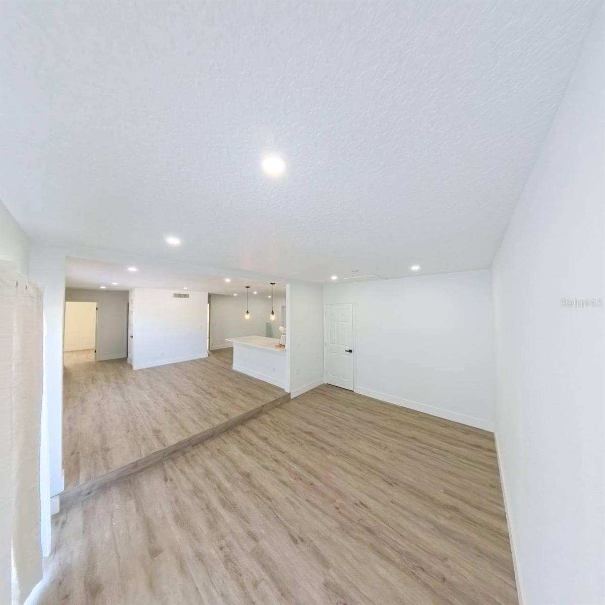 TWIN LAKES MANOR - Residential