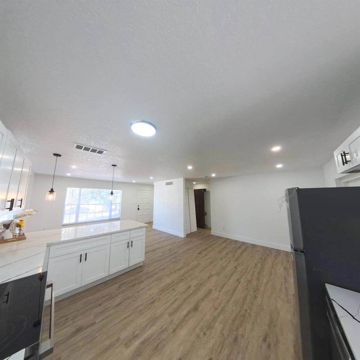 TWIN LAKES MANOR - Residential