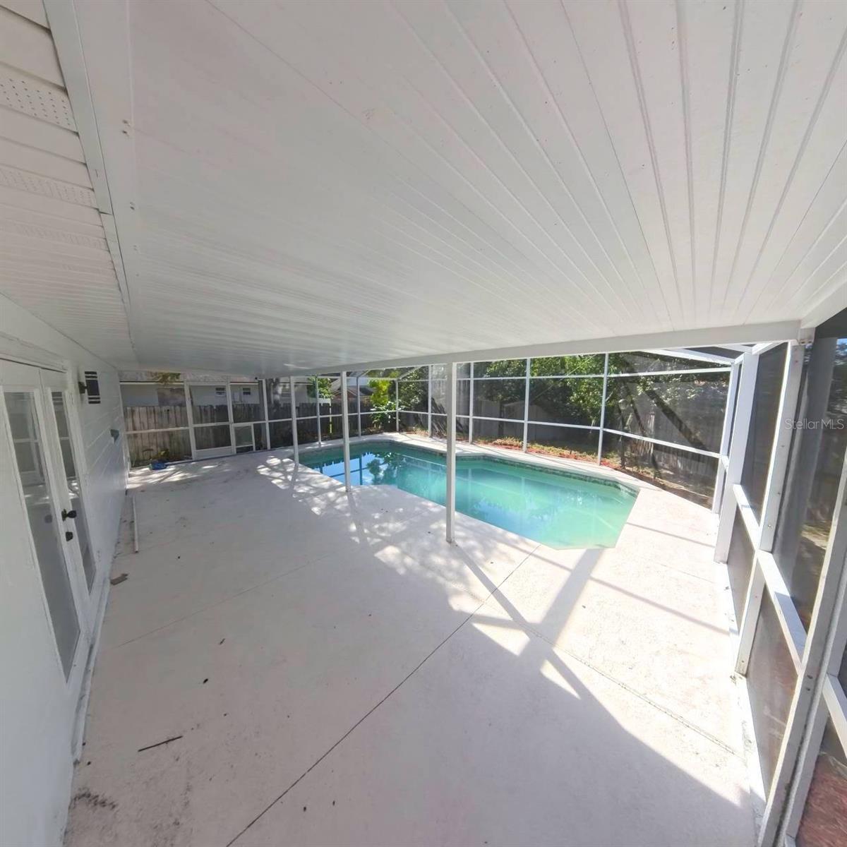 TWIN LAKES MANOR - Residential