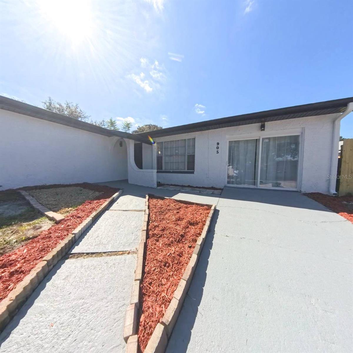 TWIN LAKES MANOR - Residential