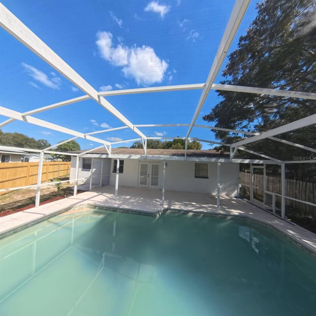 TWIN LAKES MANOR - Residential