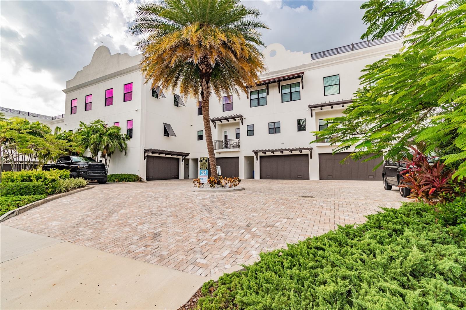 BRIGHTWATER BLUE TWNHMS - Residential