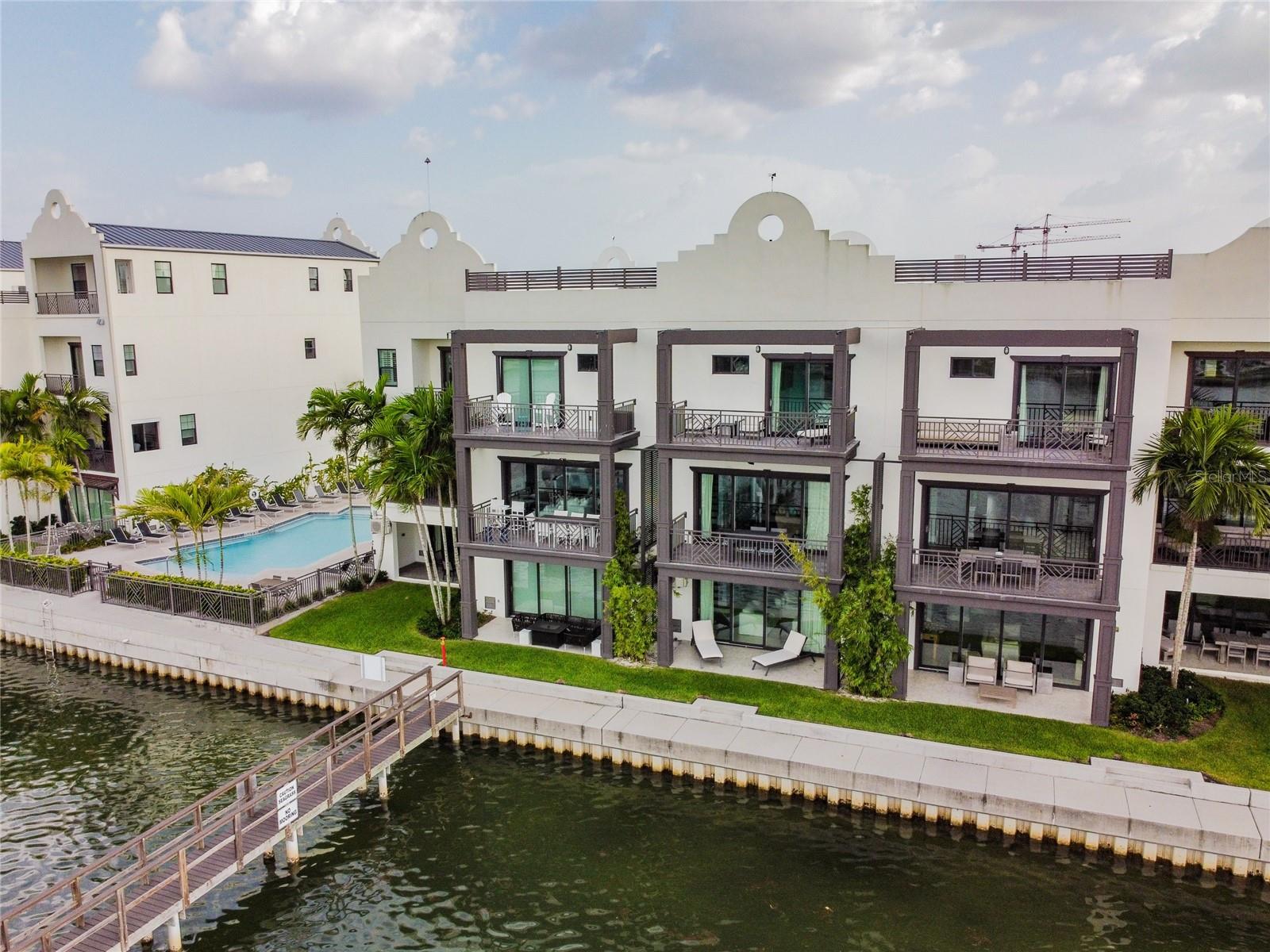 BRIGHTWATER BLUE TWNHMS - Residential