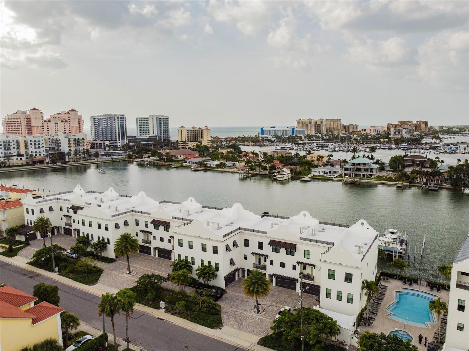 BRIGHTWATER BLUE TWNHMS - Residential