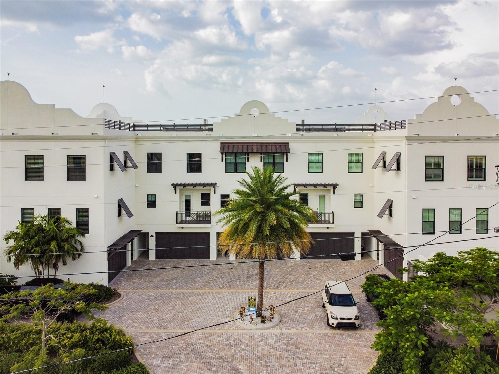 BRIGHTWATER BLUE TWNHMS - Residential