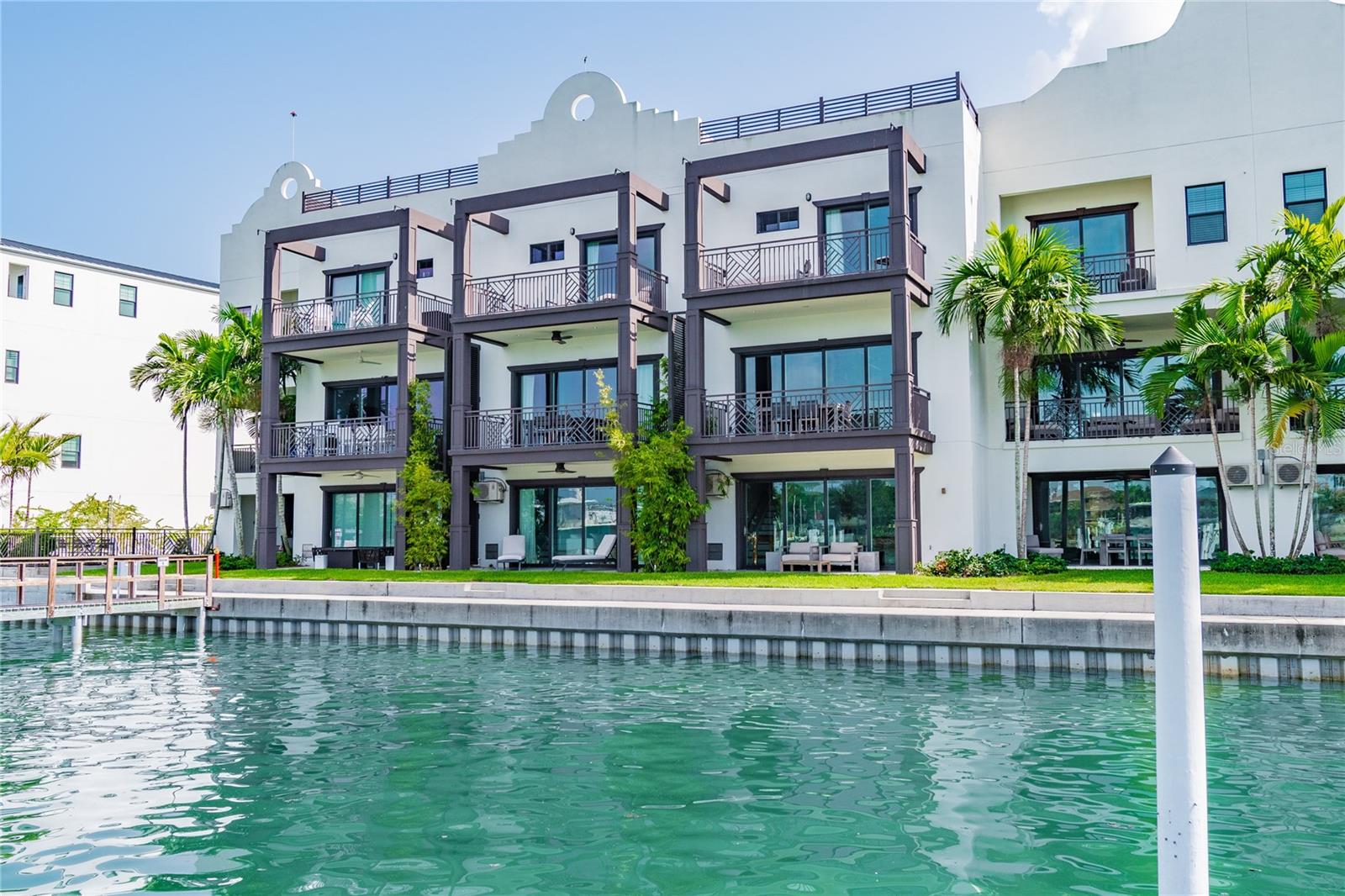 BRIGHTWATER BLUE TWNHMS - Residential